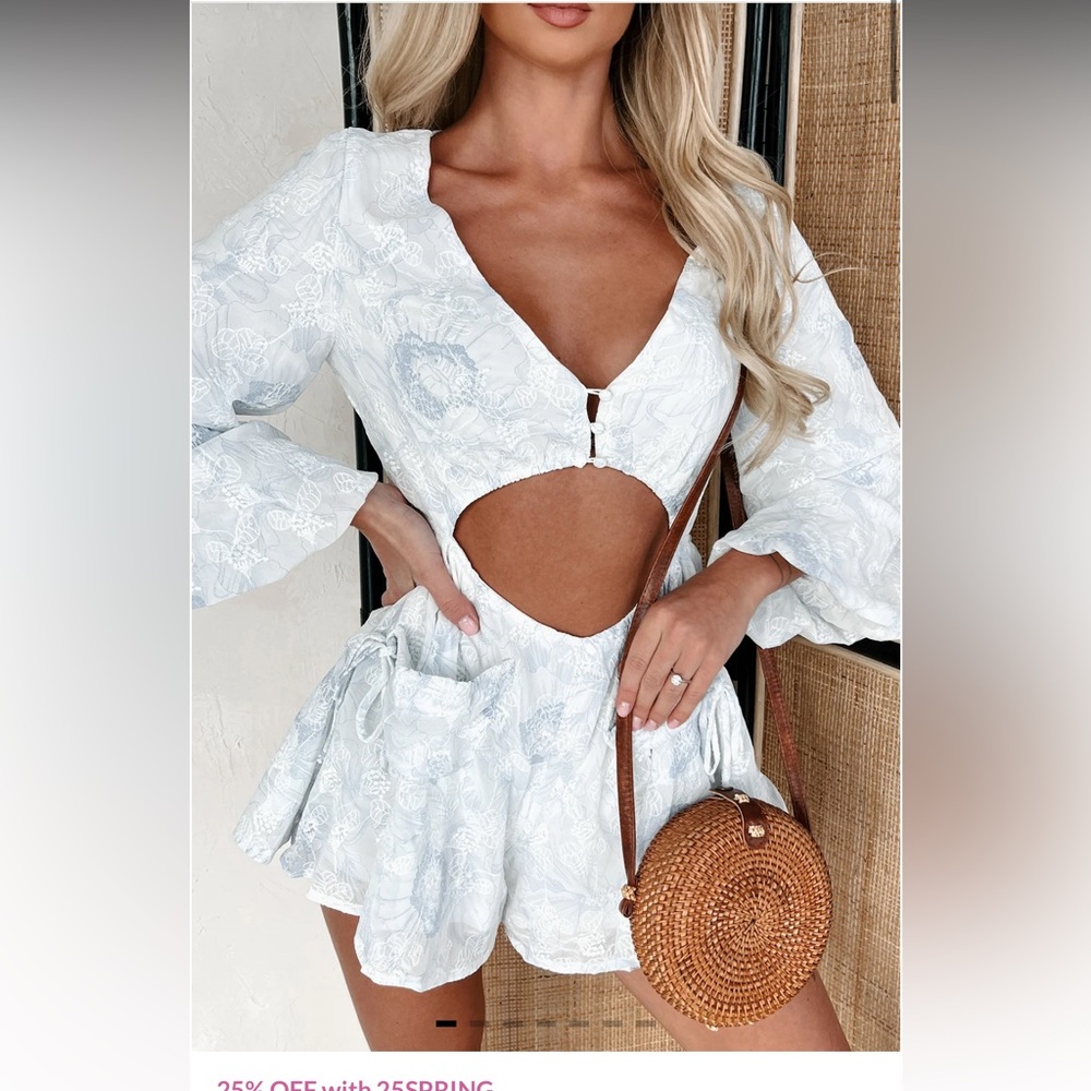 Cutout floral romper 🌸💐🌼